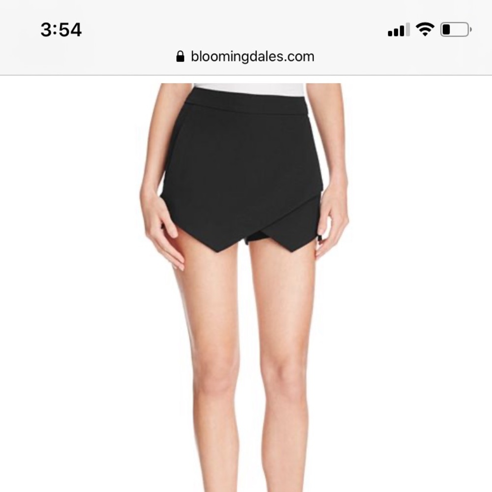 Bloomingdale’s Aqua Black Skort